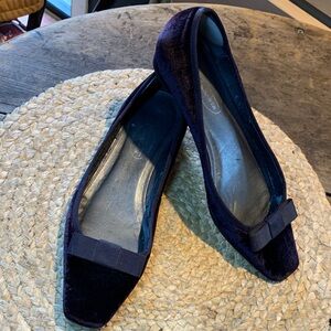 Elegant Talbots Velvet Flats in Deep Purple size 7.5 M